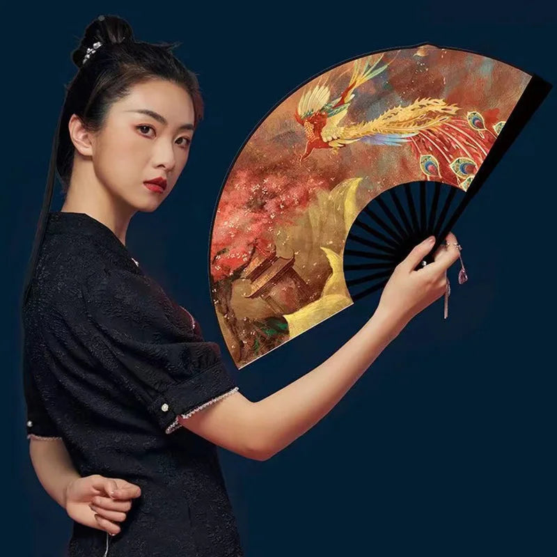 éventail traditionnel artisanal peinture artistique motifs floraux ruban décoratif couleurs vives