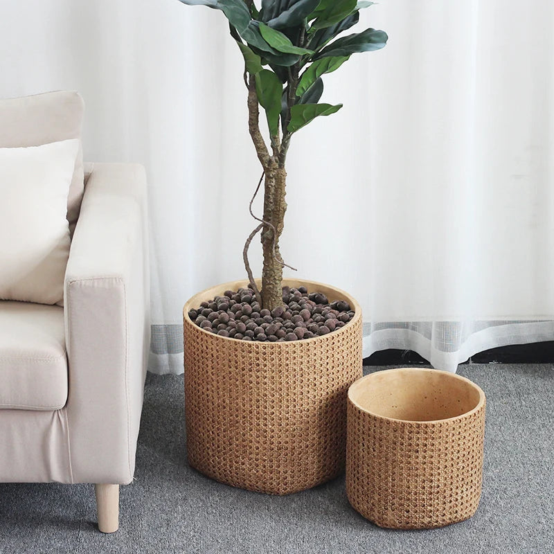 Pot plante tissé marron clair moderne rustique plante verte graines noires serviette blanche