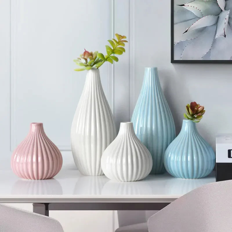 vase decoratif moderne rose bleu clair blanc strie minimaliste table fleurs artificielles