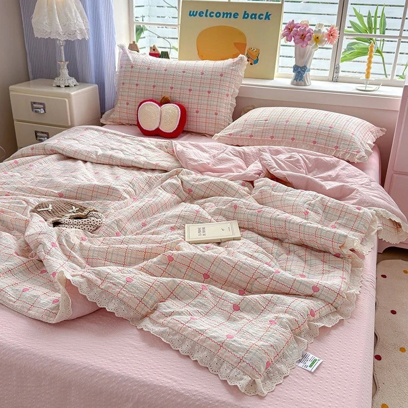 litre couverture fleurs romantique gris rouge blanc dentelle bordure chambre fille