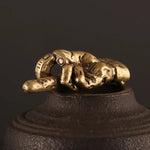 ornement métal doré sculpté statuette animale compagnie rétro vintage opaque miniature collection deco