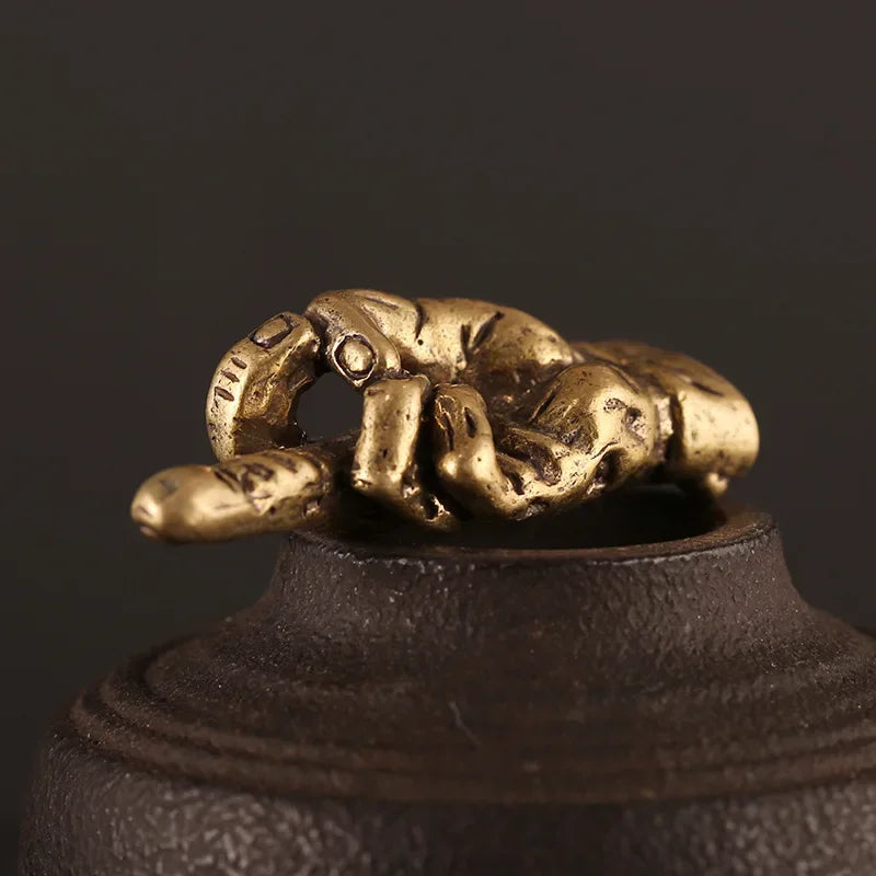 ornement métal doré sculpté statuette animale compagnie rétro vintage opaque miniature collection deco