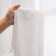 rideau blanc rayures zigzag moderne salon chambre décoration tissu translucide épuré élégant lumière douce