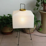 lampe table moderne blanc doré noir ampoule led pieds métalliques rayures horizontales