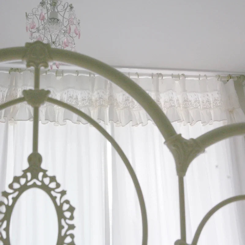 rideau dentelle blanc classique romantique fenêtre moderne erotique fronces