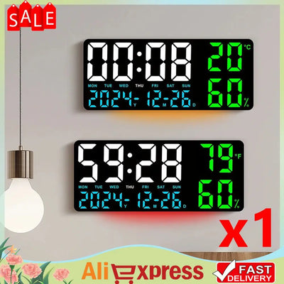 Horloge murale LED grand format blanche sur mur blanc