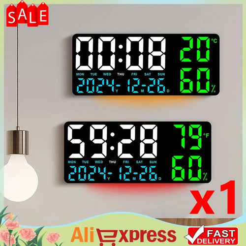 Horloge murale LED grand format blanche sur mur blanc