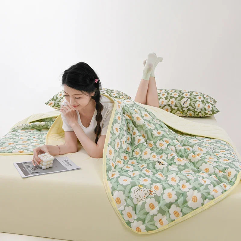couverture d'été légère motif fleurs vert beige deux oreillers lit enfant moderne