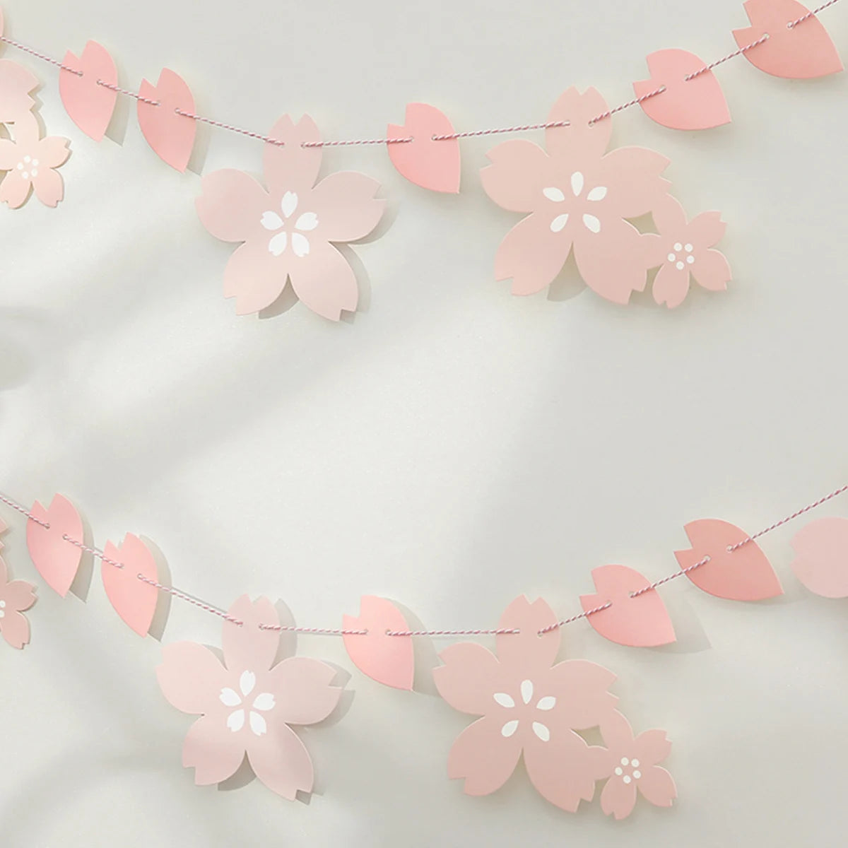 guirlande décorative fleurs cerisier papier rose blanc festif japon gradient
