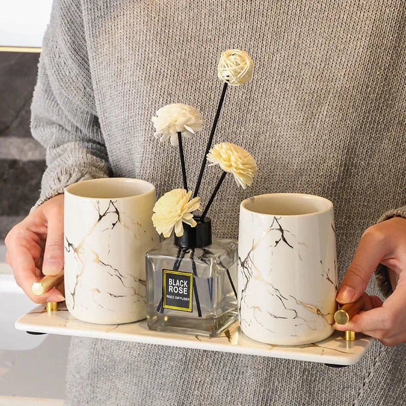 ensemble porte brosse dents porte savon marbre moderne or noir élégant bouteille parfum fleurs