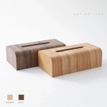 Boîte à mouchoirs en bois vert sur table basse