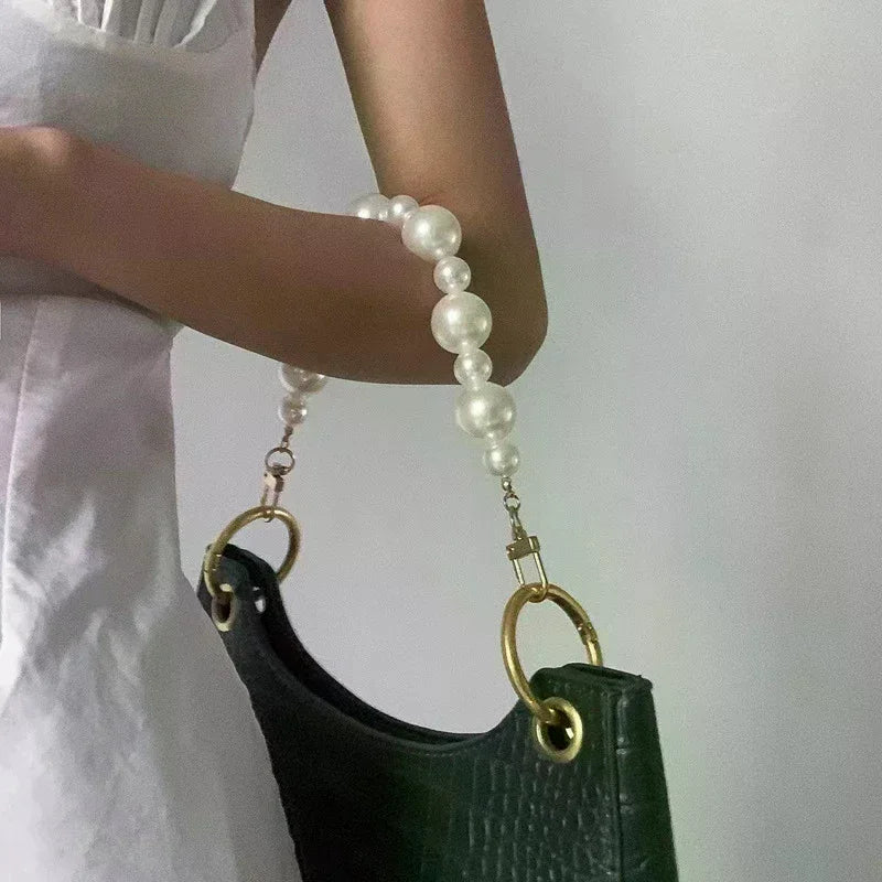 bracelet sac main blanc vintage boucle métal ornementation féminin