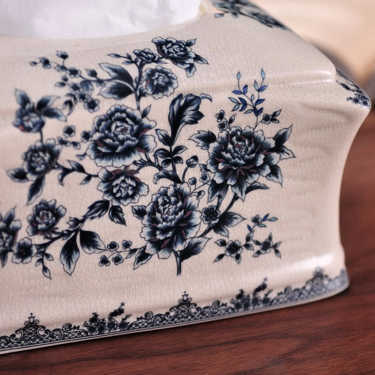 boîte mouchoirs porcelaine blanc bleu motifs fleurs classique vintage floral decoration maison