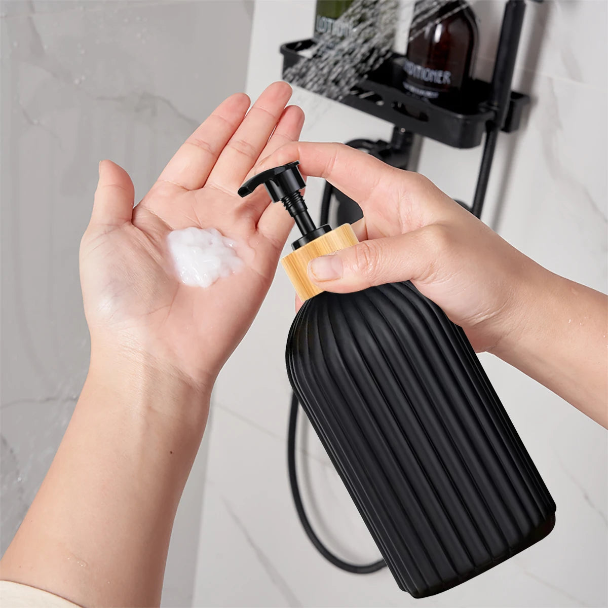 ensemble produits salle bain moderne flacon savon pot coton tige pot brosse dents brosse