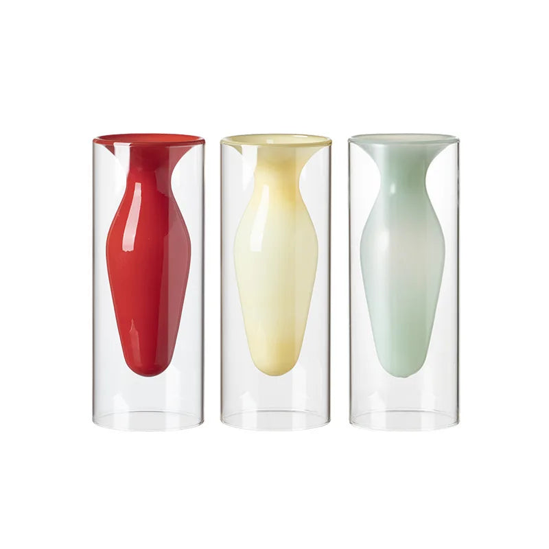 vase transparent goutte forme table arrangement floral rouge jaune vert pâle decoration intérieur