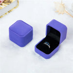 boîtes bijoux velours bleu clair rouge gris rose violet noir anneaux boucles doreilles classiques