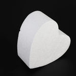 supports gâteaux blancs texture granuleuse moderne respectueux environnement