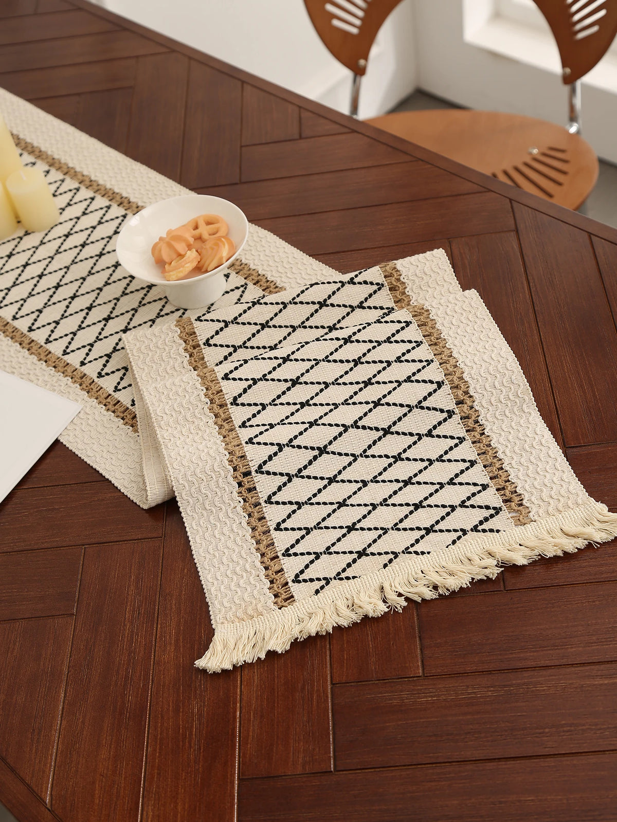 chinois bohème rustique table bois motif losange franges
