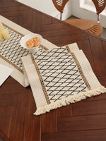 chinois bohème rustique table bois motif losange franges