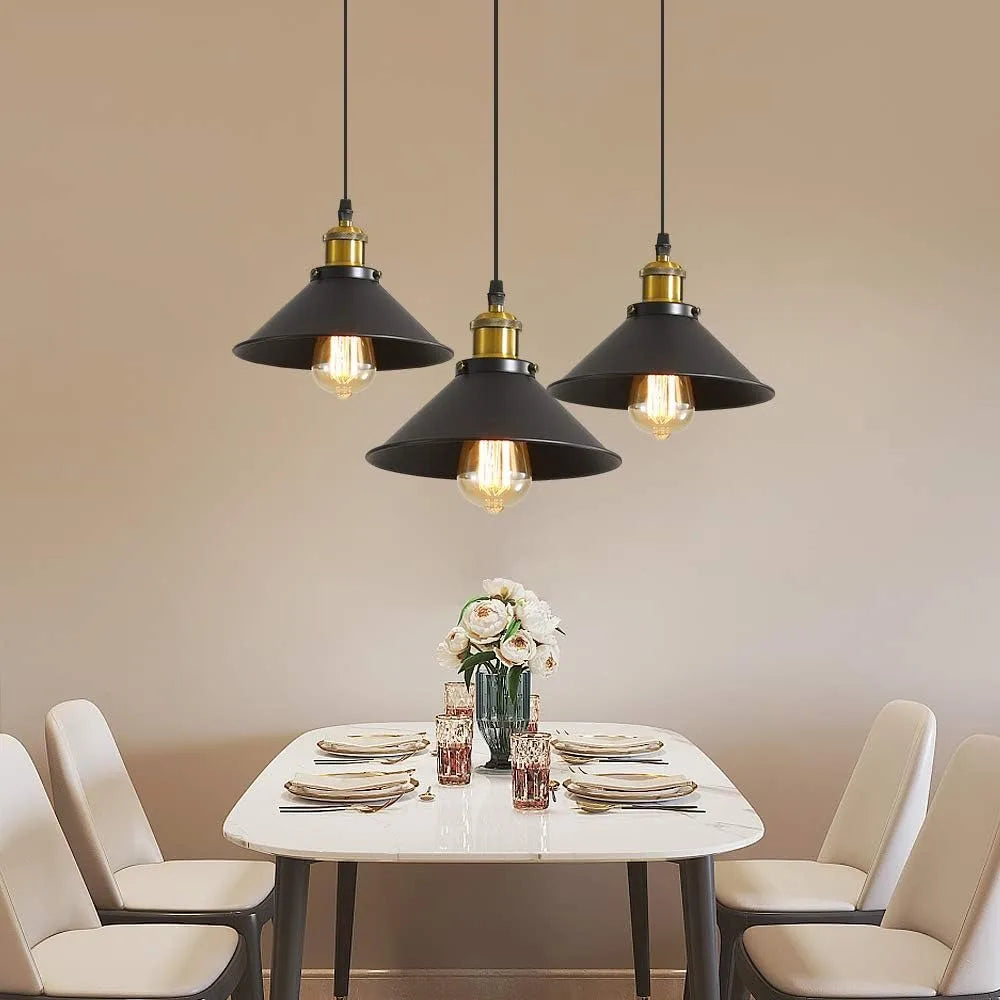 suspension lumineuse industrielle conique noire dorée ampoules câbles chambre salon