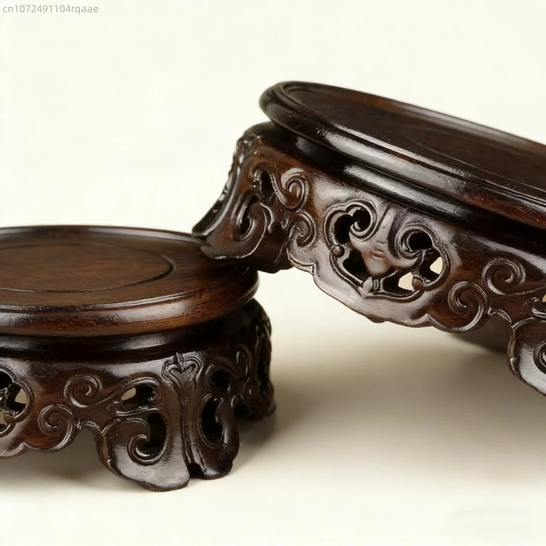 support bois ornements sculptés complexe artisanal marron foncé traditionnel décoration maison objet décoratif stand