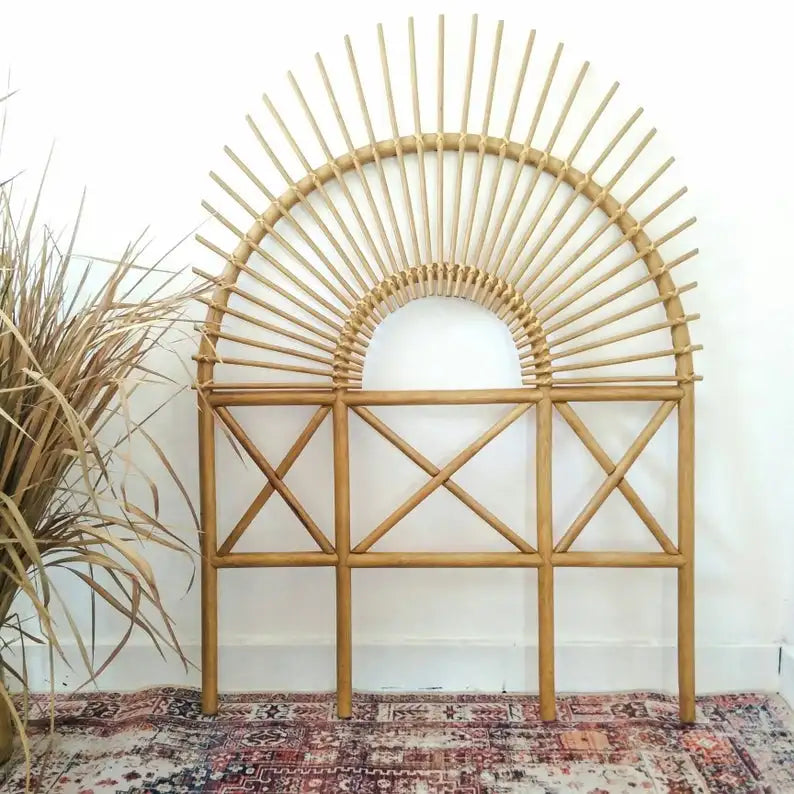 Tête de lit murale installée dans une chambre