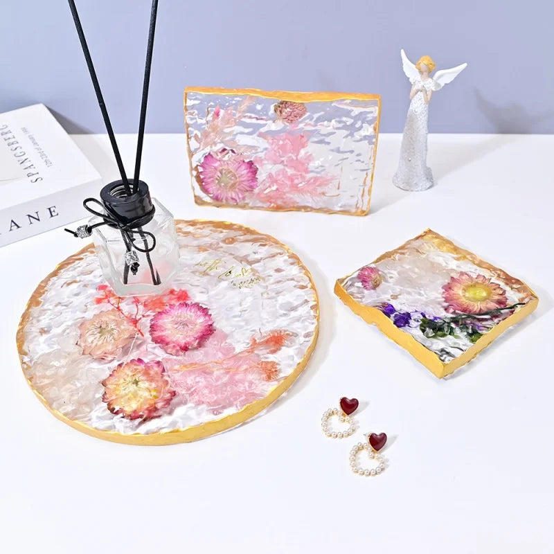 supports bijoux moderne fleurs séchées motifs abstraits blanc bleu doré rose vert violet