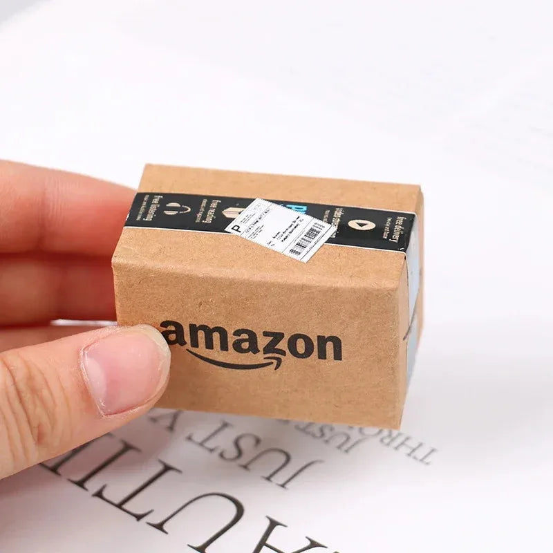 décoration maison miniature colis amazon carton marron noir bleu blanc réaliste diy