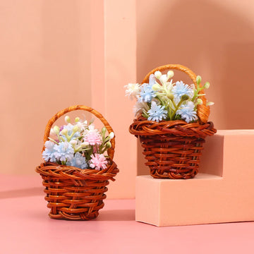 jouet miniature panier tressé fleurs artificielles marron bleu rose blanc enfant maison poupée accessoirescrição