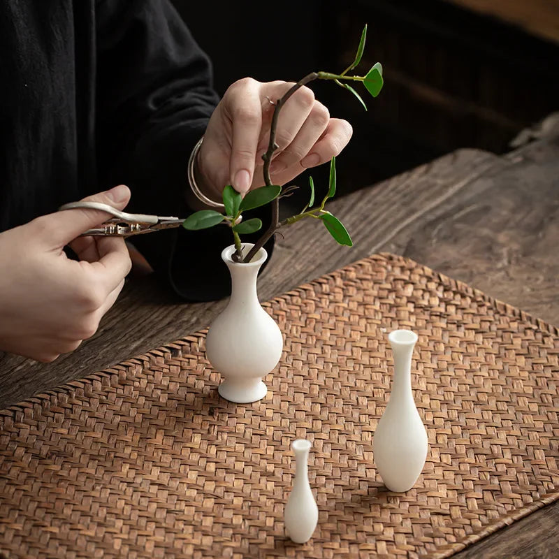 vase table céramique blanc minimaliste simple decoration maison arrangement fleurs thé cérémonie
