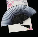 éventail pliant fleurs cerisier papillons art japonais traditionnel tassel couleur bleu rose
