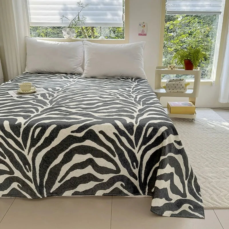 lit moderne couverture rayures zèbre gris blanc décoration animaux chambre maison