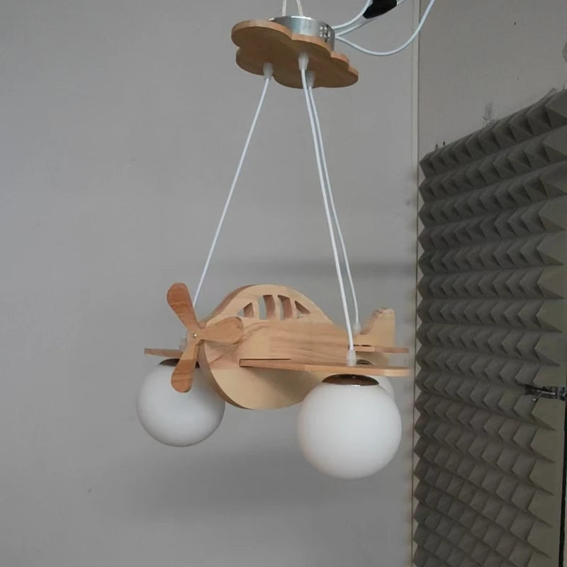 lampe suspendue bois naturel blanc texture moderne sphères translucides fixations chaines ailes gouvernail propulseur