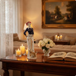 statuette féminine céramique émaillée robe élégante motifs floraux classique chapeau blanc bleu doré
