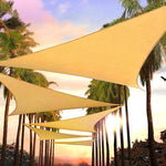 toile moderne beige clair tissu mailles régulières anneaux métalliques bords renforcés patio jardin terrasse