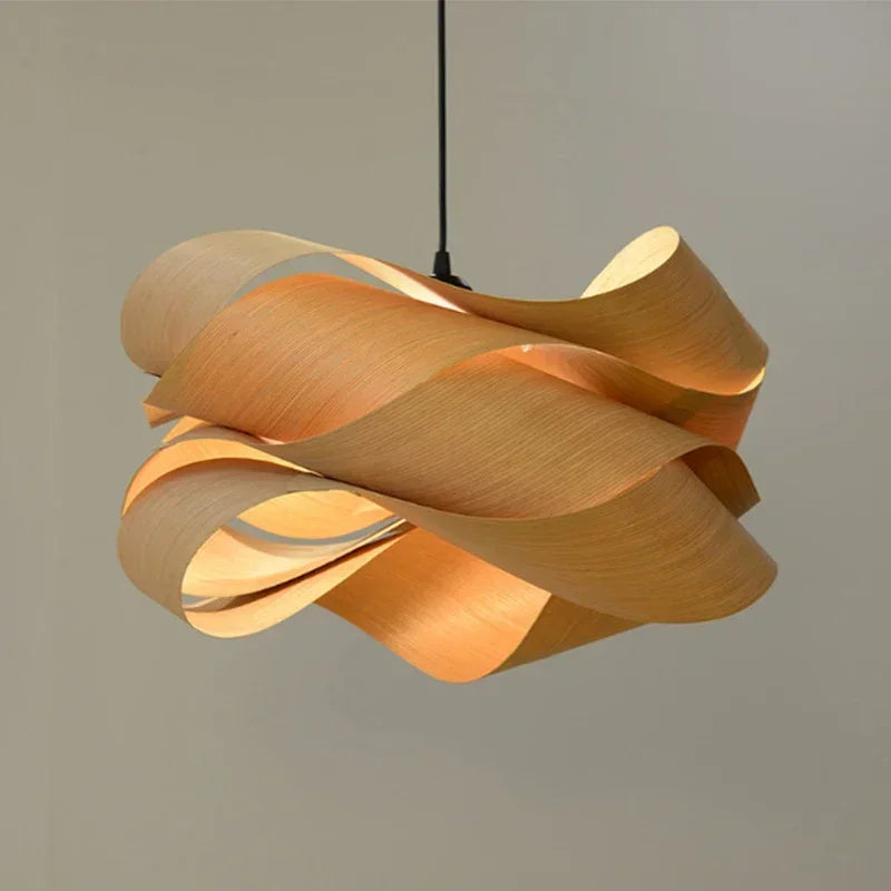 lampe suspendue bois naturel moderne scandinave courbes organiques texture grainée câble noir