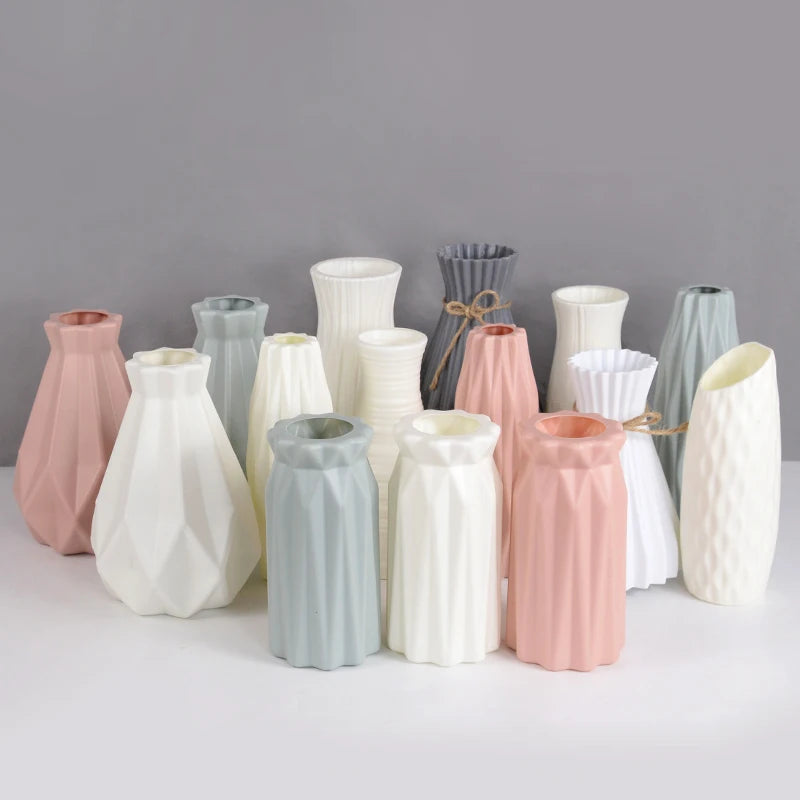 vases modernes minimalistes rose gris blanc geometrique facettes decoration maison salon