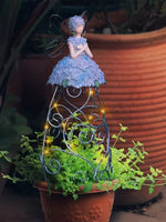 statuette féerique verte rouge blanc papillon champignon roche solaire nuit extérieur decoration cour