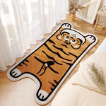 Tapis décoratif en forme d'ours brun, avec un design moderne et coloré, adapté à un intérieur élégant.