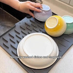 tapis cuisine silicone gris surface rugueuse drainage rapide antidérapant moderne incliné résistant chaleur
