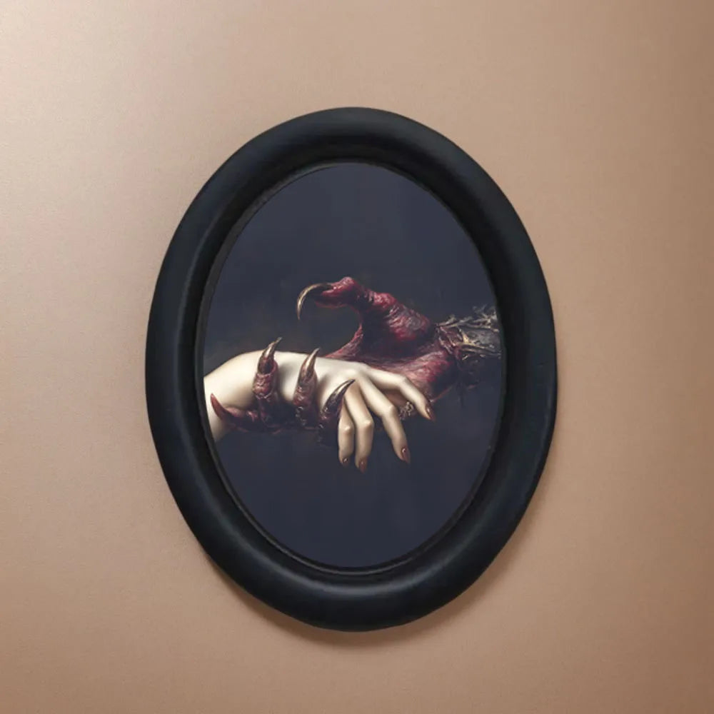 cadre photo ovale main humaine main démon noir classique gothique décoration murale dark academia