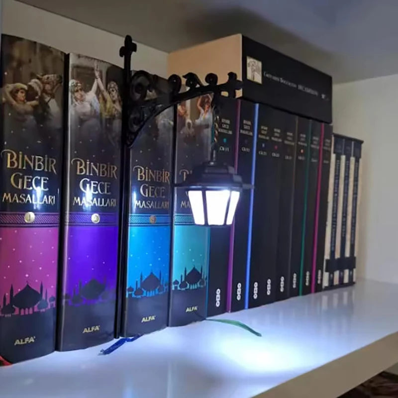 lampe rétro sorcières automnale citrouilles livres éditions binbir gece masallari textures métal étagère décoration