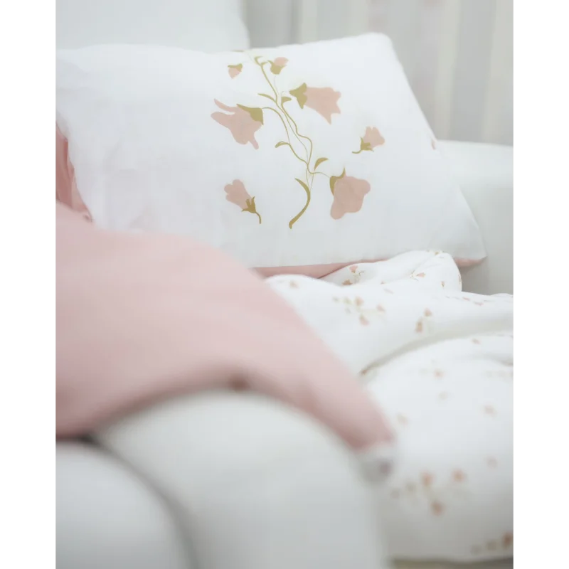 ensemble literie enfant literie bébé blanc rose bleu motifs floraux doux coton