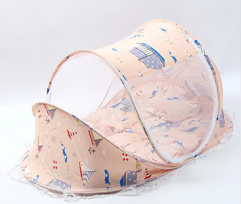 lit parapluie bébé ballons motifs franges transparent filet bleu rose matelas oreiller