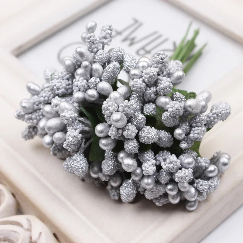 décoration intérieure bouquets artificiels fleurs boutons modernes variées feuilles vertes