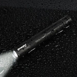 lampe torche led noire moderne télescopique texture carbone cordelette portable