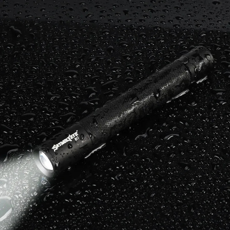 lampe torche led noire moderne télescopique texture carbone cordelette portable