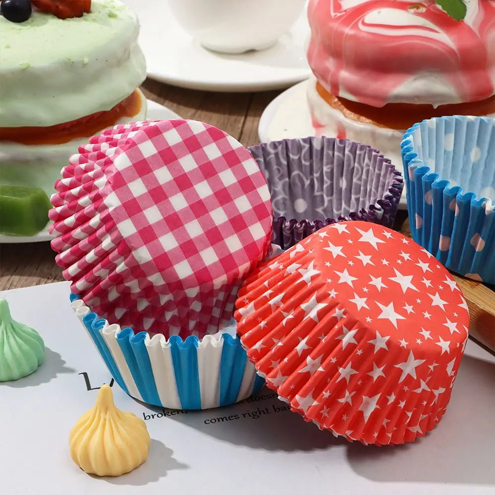 moules cupcakes plastique vert blanc rouge bleu rayures carreaux pois étoiles kiss 100 pièces