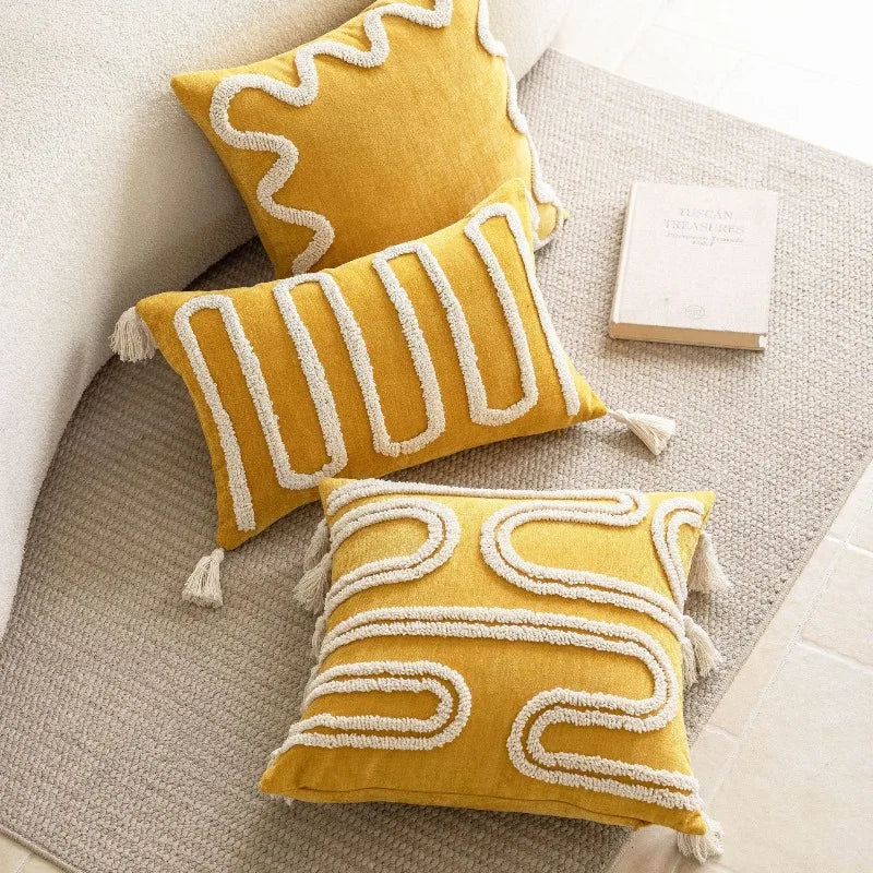 housses coussins géométriques jaunes moderne tissage main pompons adhésifs decoration intérieure bohème tuftées polyestere