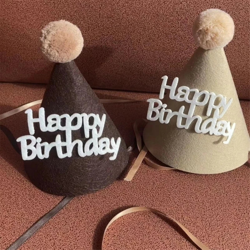 chapeau fête bébé marron velours pompon ruban chiffre imprimé 16cm 11cm anniversaire unisexe opacité